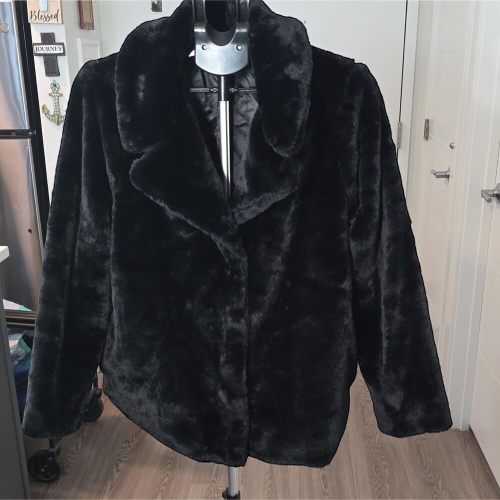 Women's Plush Faux Fur Collared Jacket - Picture 2 of 10